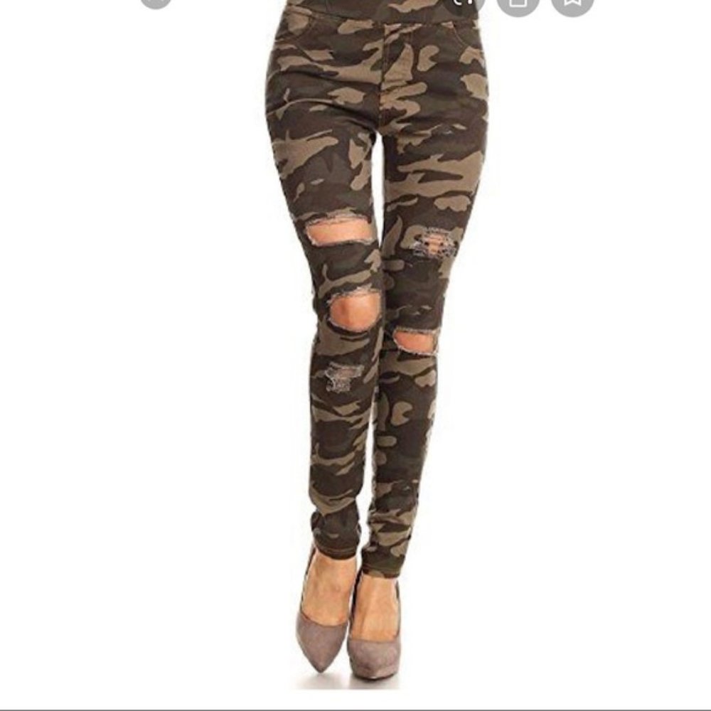 Jvini Camo Curvy-Fit Skinny Printed Camo Jeans